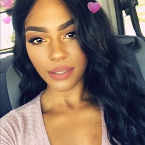 Meet your Posher, Flora